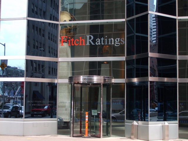 Fitch снизило рейтинг