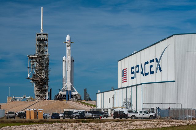 SpaceX запустила ракету