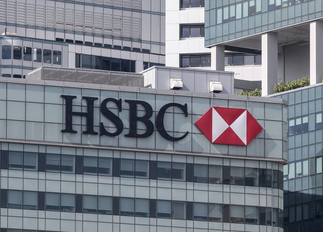 HSBC сократил прибыль,