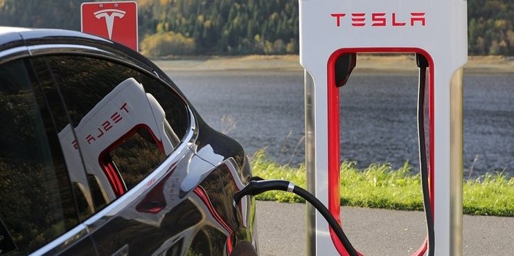 Кто покупает Tesla в