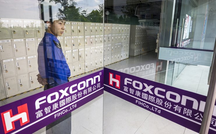 Foxconn сокращает 50