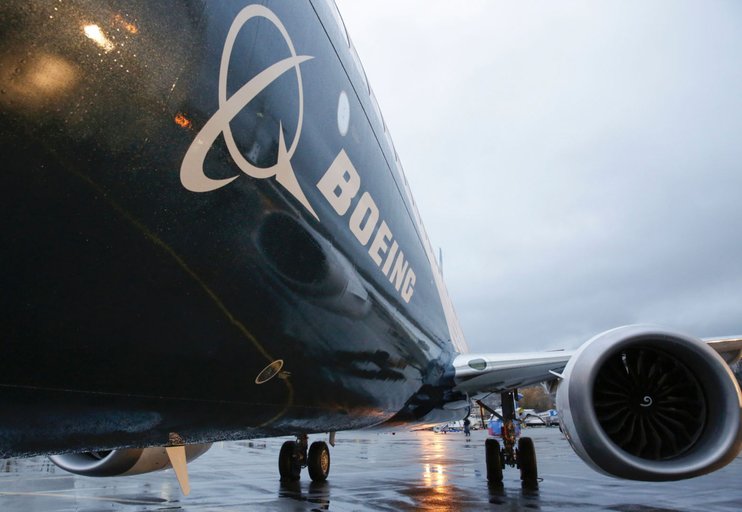 Акции Boeing продолжают